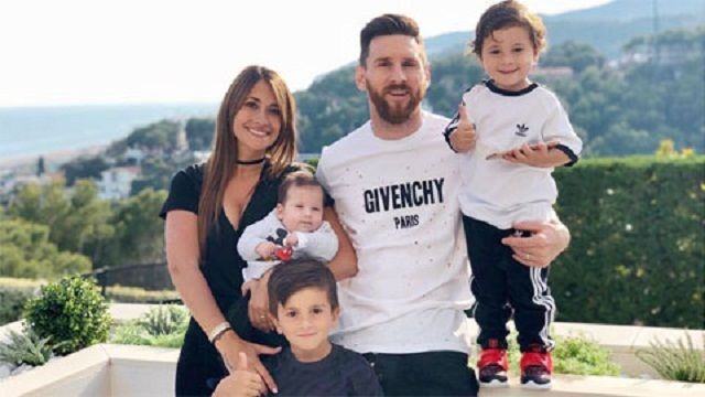 Vợ chồng Messi và con