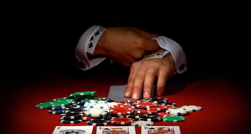 Bài bịp Poker với áo đổi bài