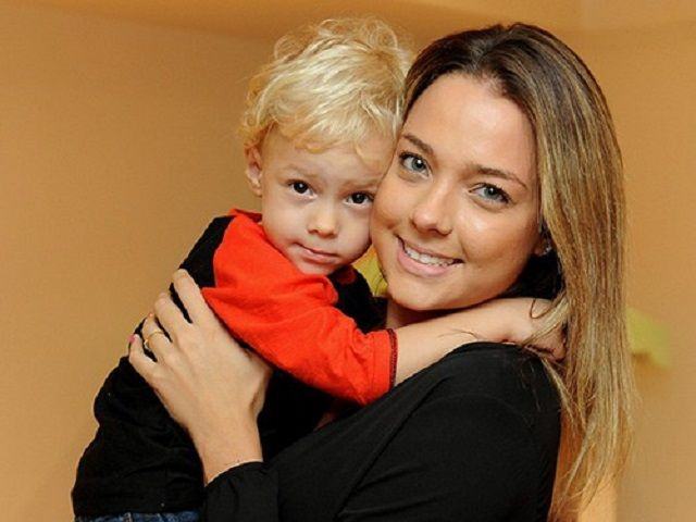Carolina Dantas là mẹ cậu quý tử nhà tiền đạo “thần đồng” Neymar