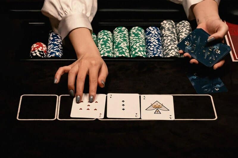 Hướng dẫn cách chia bài Poker