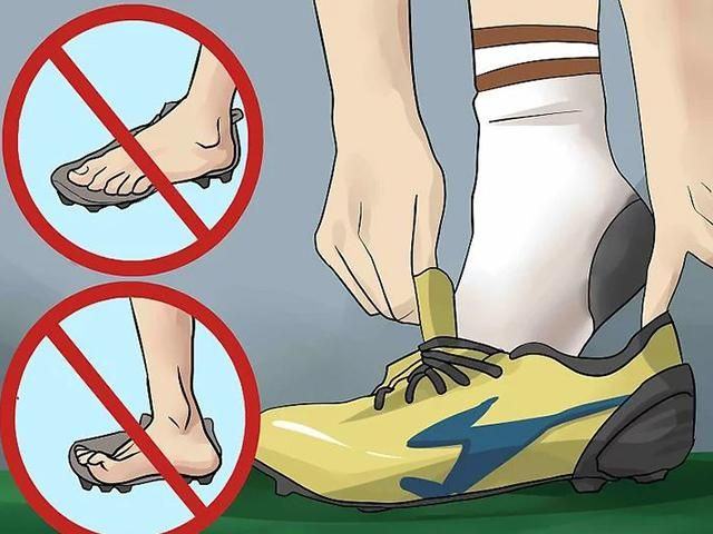 Chọn giày đá bóng sao cho vừa với size chân và hình dáng của bàn chân