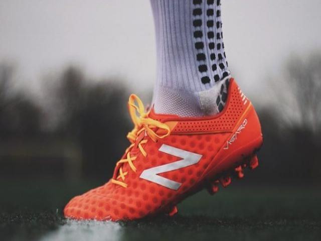 Chọn giày đá bóng cho hậu vệ giúp bạn thoải mái và thi đấu tốt hơn