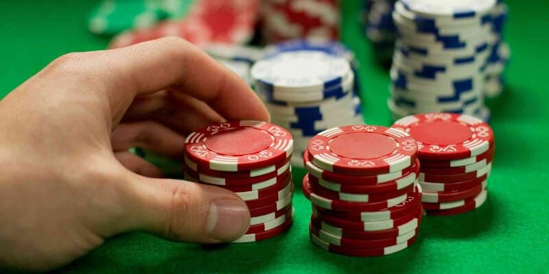 Cược và tố bet in Poker