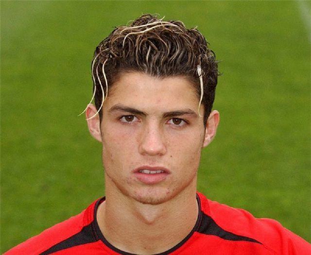 Kiểu tóc Curly slick back  Ronaldo năm 2003