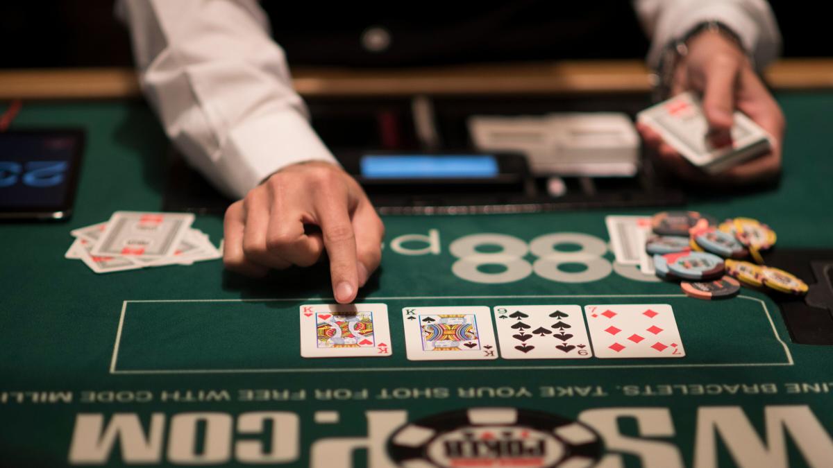 Cách chơi deep stack poker khi range 4-bet