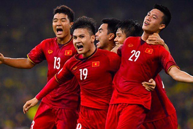 Hình ảnh Nguyễn Quang Hải ăn mừng chiến thắng AFF Cup 2018