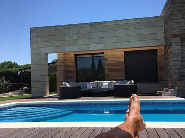 Nhà của Ronaldo có hồ bơi ở ngoài trời được thiết kế ngay chính diện căn nhà