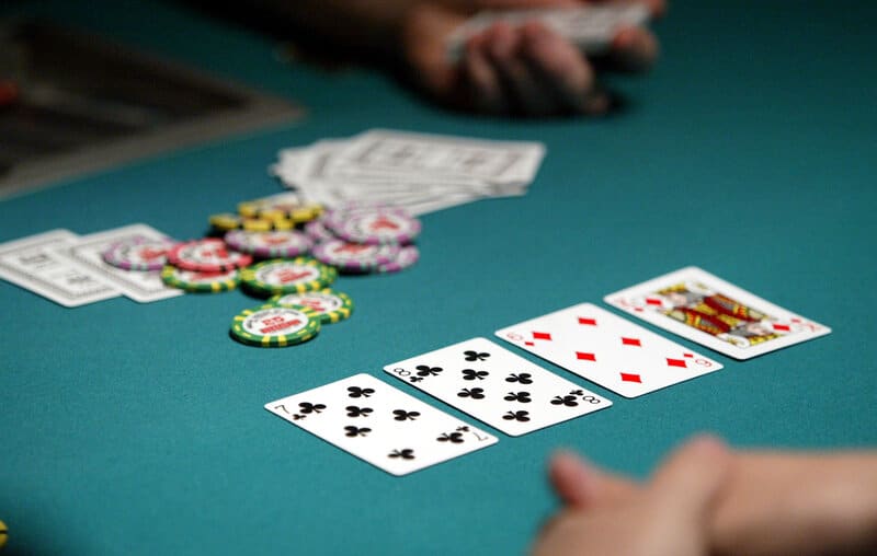 Pot cam kết có ý nghĩa gì trong Poker?