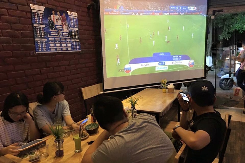 Quán cafe xem bóng đá Coffee & Live Music ở Trích Sài, Tây Hồ