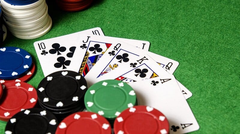 Người chơi nên xem xét đối thủ để quyết định poker c bet hay không